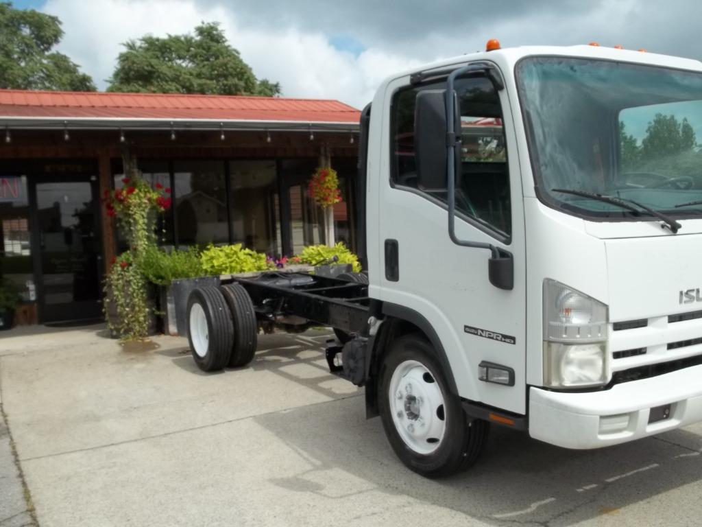 2009 Isuzu NPR's photo