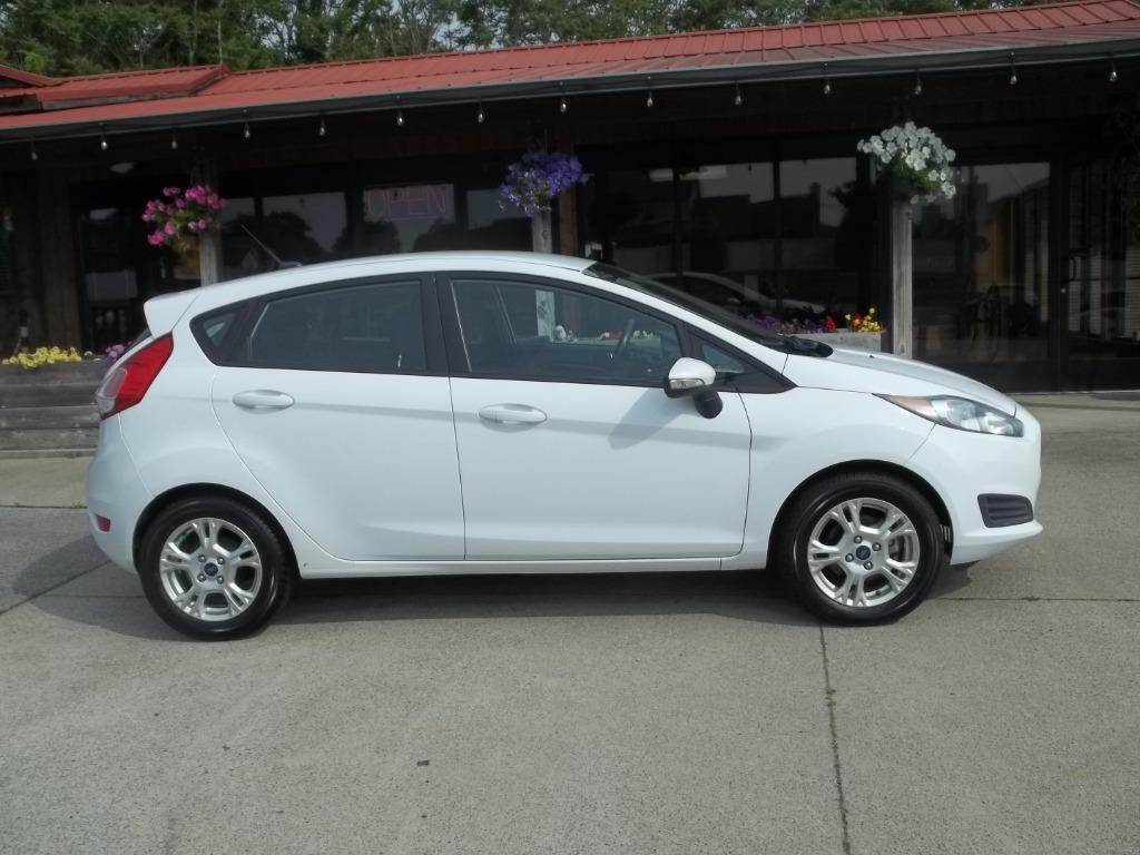 2016 Ford Fiesta SE's photo