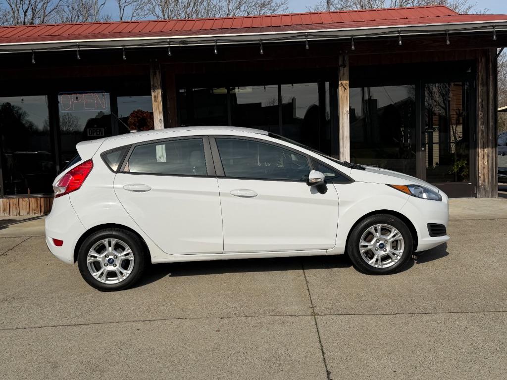 2016 Ford Fiesta SE's photo