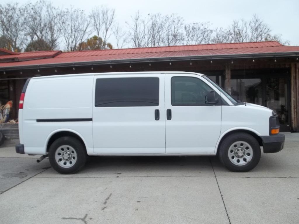 2009 Chevrolet Express Cargo Work Van's photo