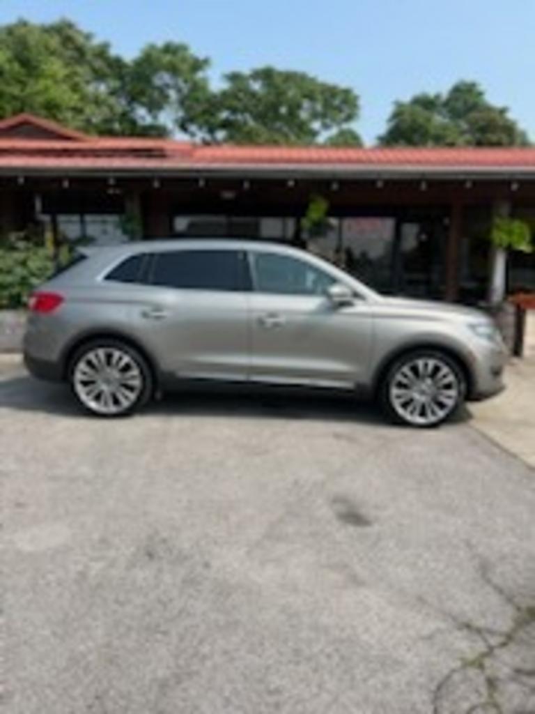 2016 Lincoln MKX Reserve's photo