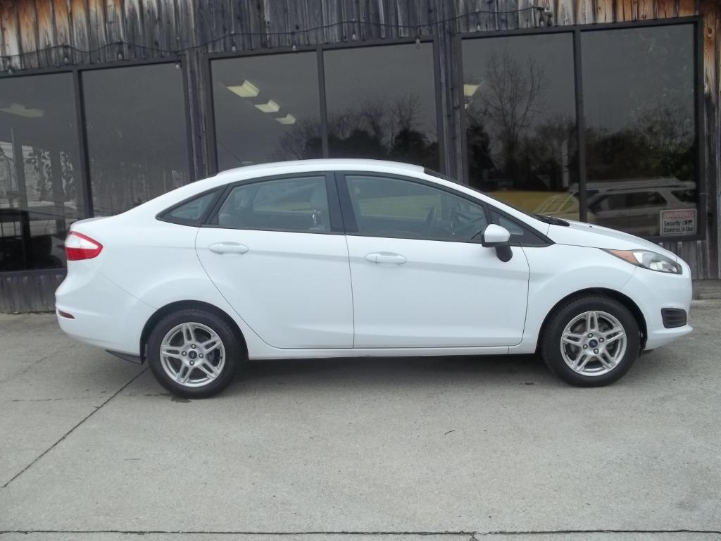 2017 Ford Fiesta SE's photo