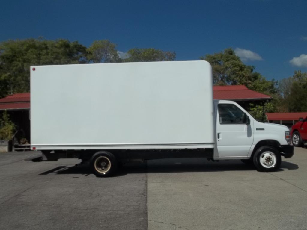 2018 Ford E-Series Cutaway Base's photo