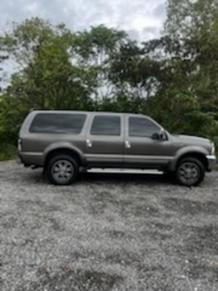2003 Ford Excursion Limited's photo