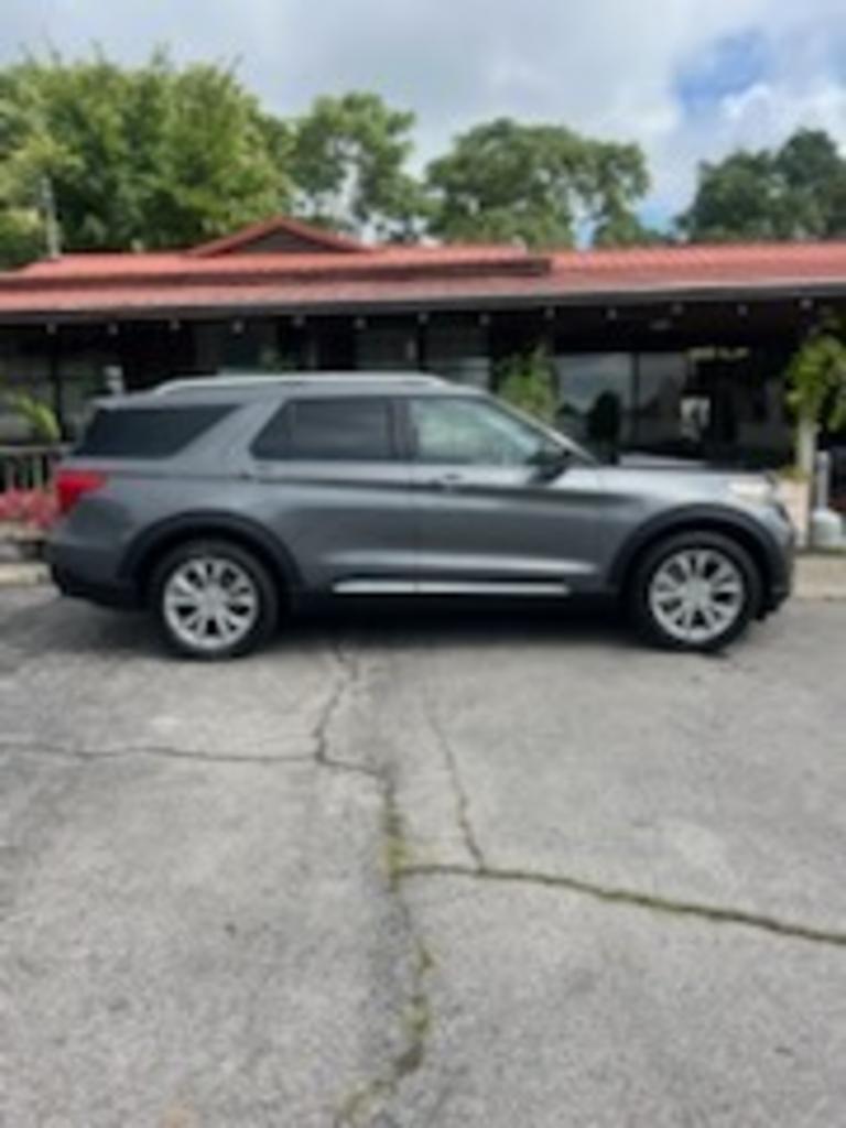 2023 Ford Explorer Limited's photo