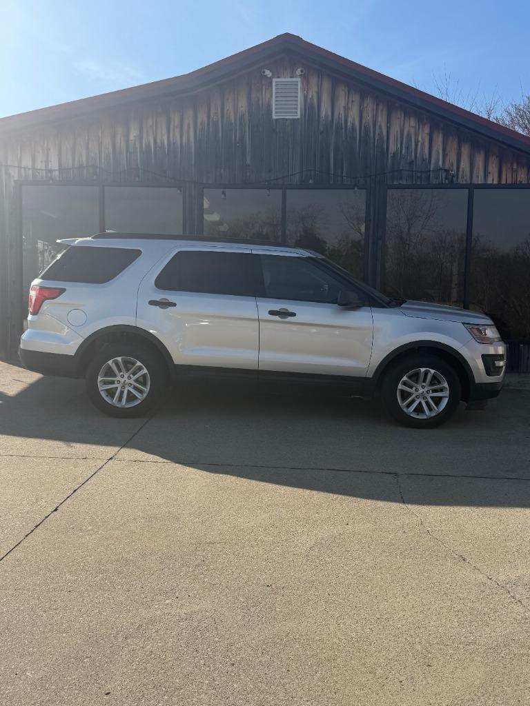 2017 Ford Explorer Base's photo